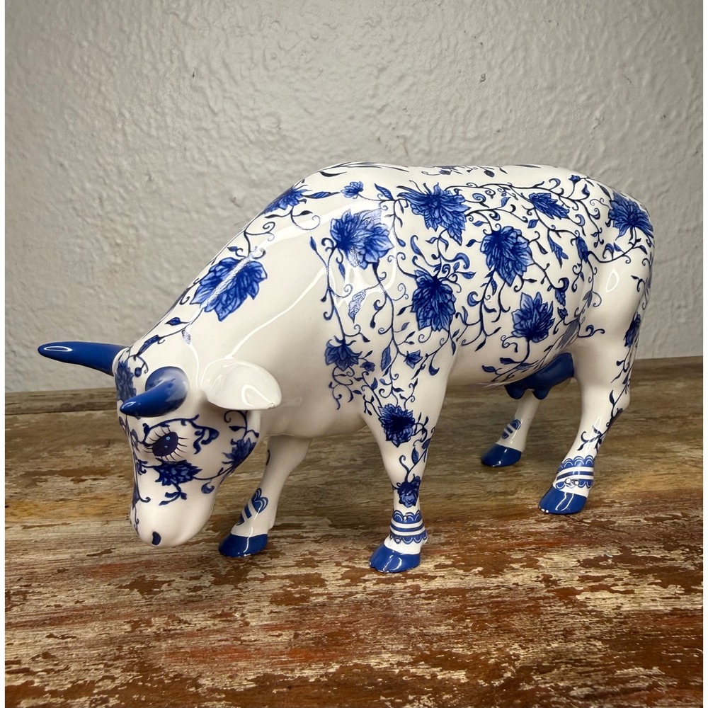 CowParade China Cow Figurine #9167 Westland Giftware Blue White 2000